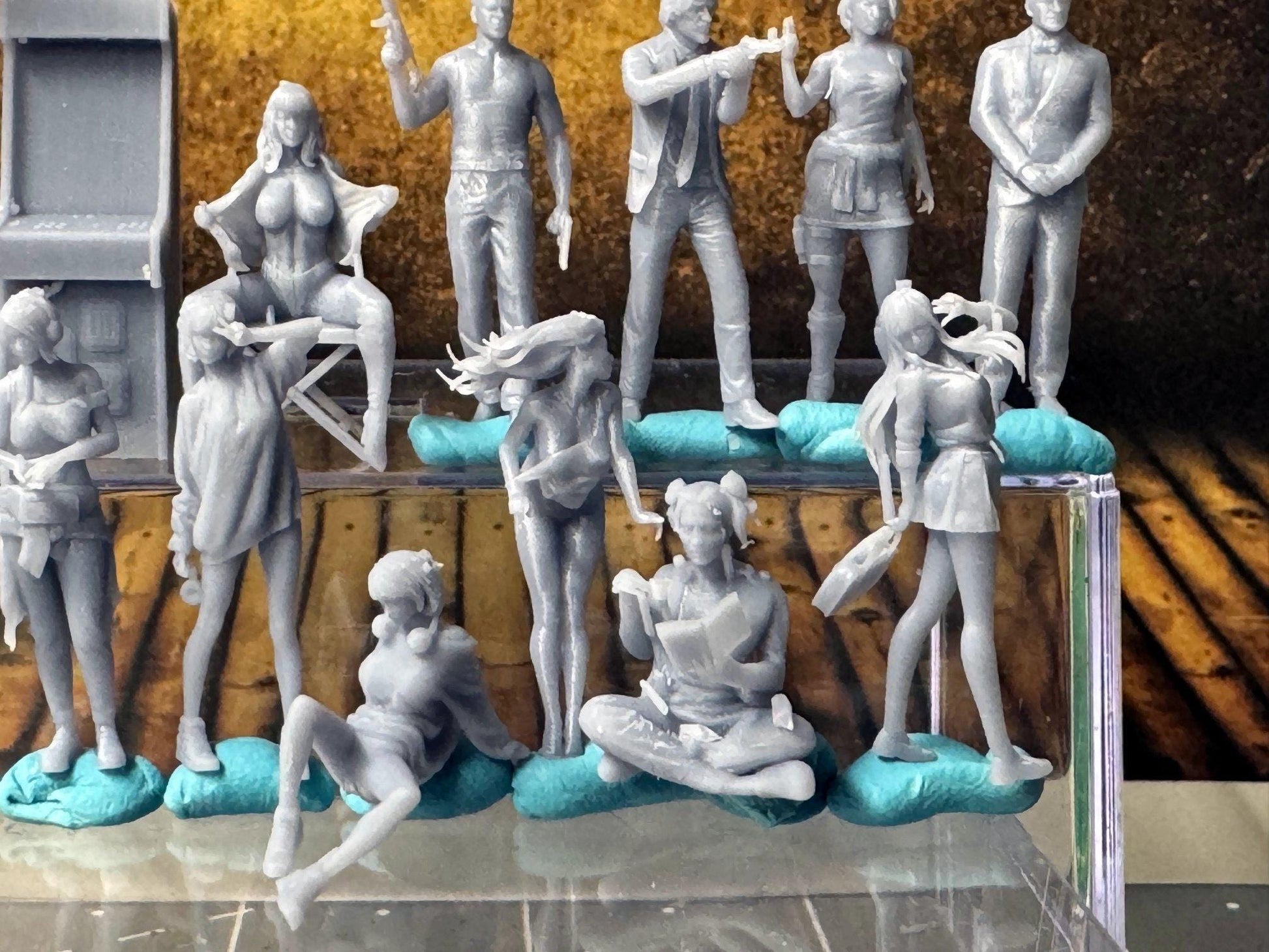 Double G 1:64 Miniature Human Figures - Unpainted - great for Dioramas - Made in the USA LOT 694 Miniature 1.10 Misc People