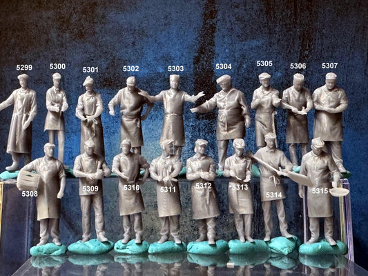 Double G 1:64 Miniature Human Figures - Unpainted - great for Dioramas - Made in the USA LOT 696 Miniature 1.10 Chefs / Cooks