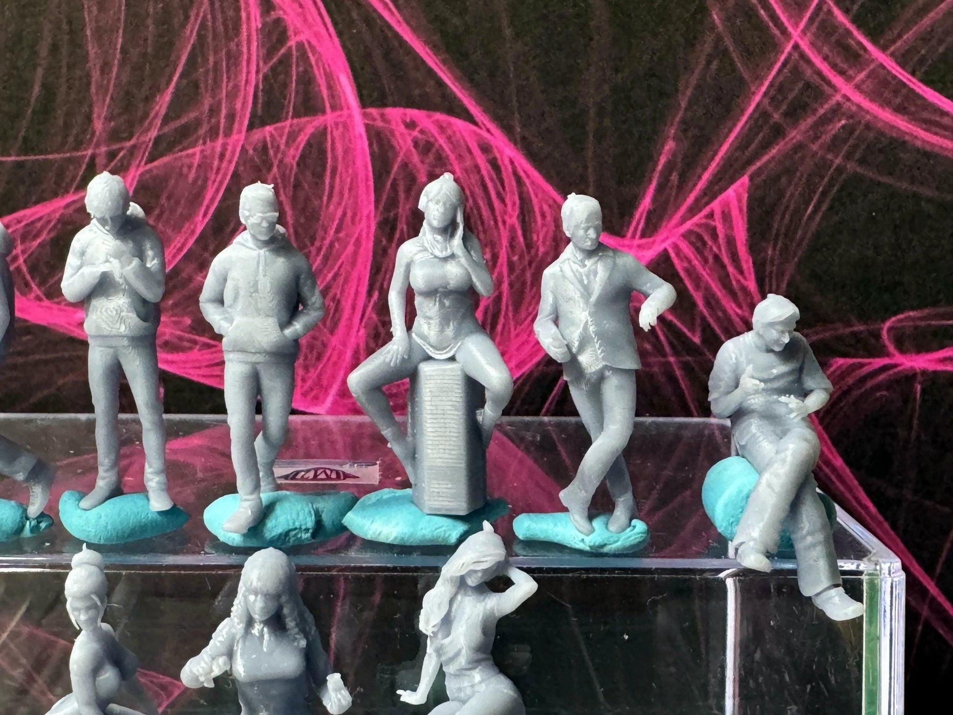 Double G 1:64 Miniature Human Figures - Unpainted - great for Dioramas - Made in the USA LOT 697 Miniature 1.10 Misc People