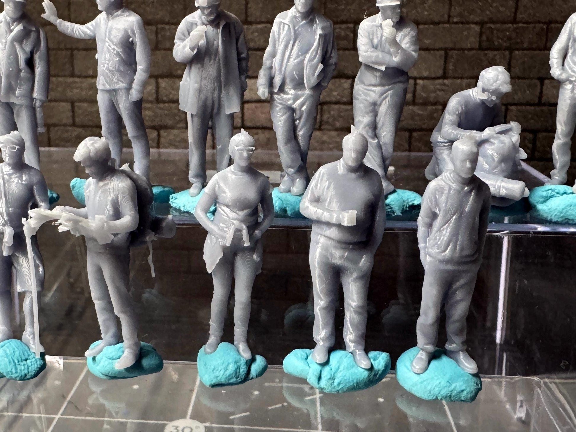 Double G 1:64 Miniature Human Figures - Unpainted - great for Dioramas - Made in the USA LOT 700 Miniature 1.10 Misc People