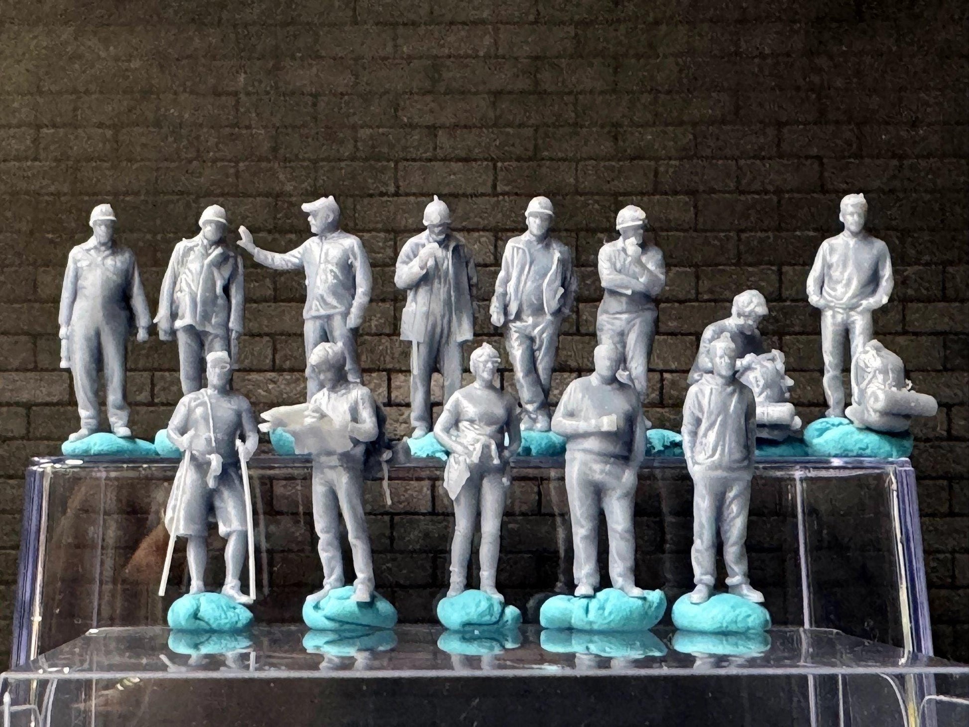Double G 1:64 Miniature Human Figures - Unpainted - great for Dioramas - Made in the USA LOT 700 Miniature 1.10 Misc People