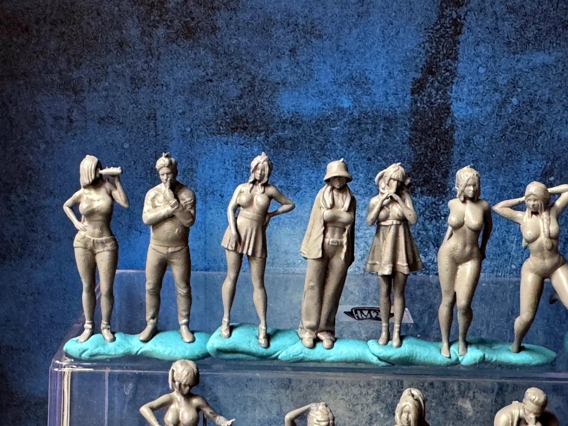 Double G 1:64 Miniature Human Figures - Unpainted - great for Dioramas - Made in the USA LOT 703 Miniature 1.10 Misc People