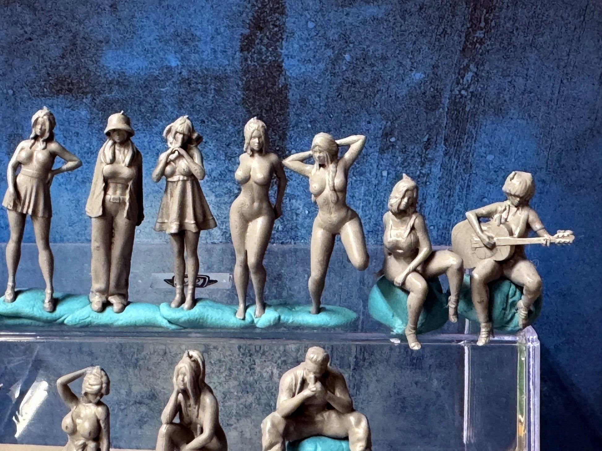 Double G 1:64 Miniature Human Figures - Unpainted - great for Dioramas - Made in the USA LOT 703 Miniature 1.10 Misc People