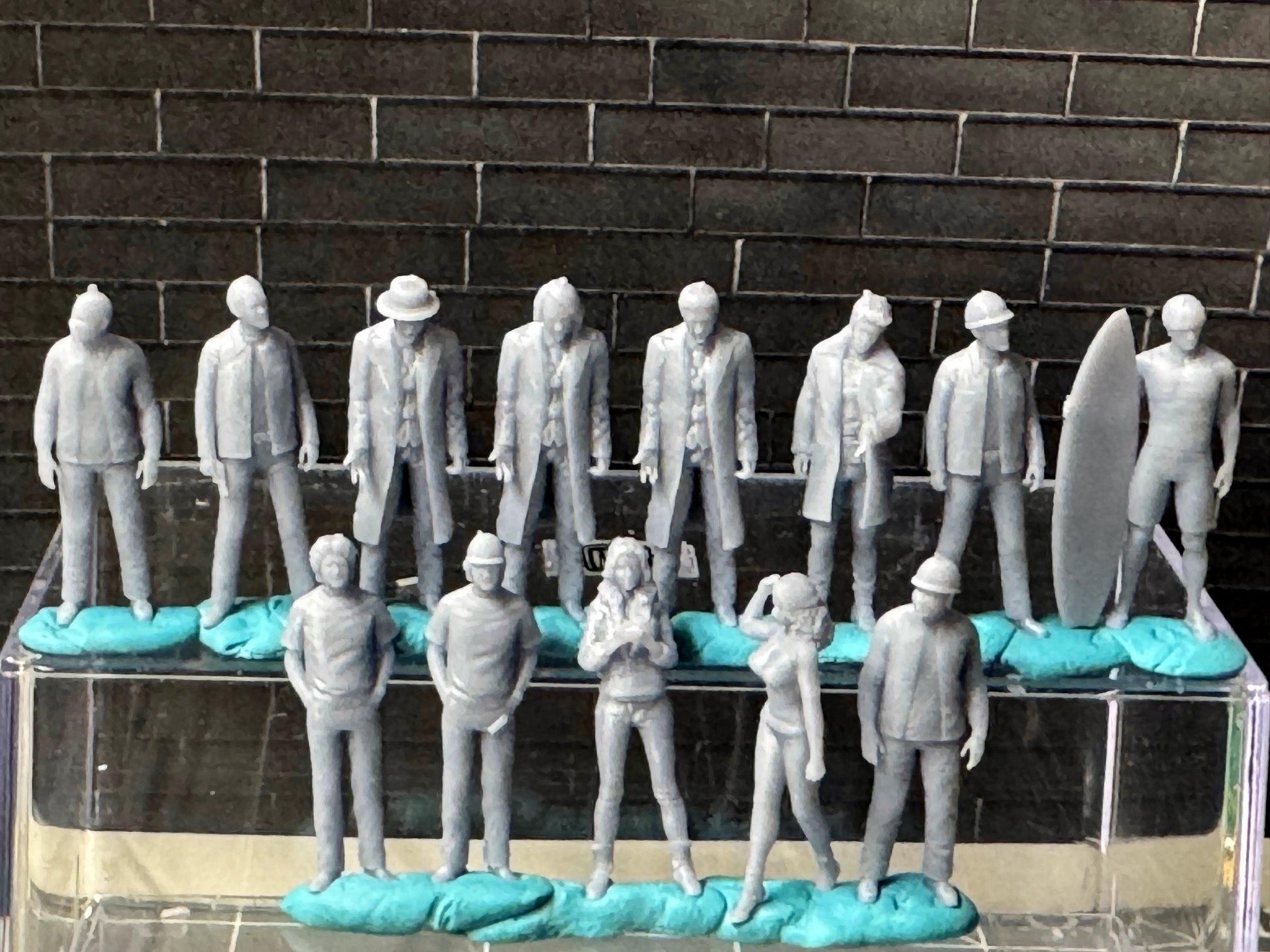 Double G 1:64 Miniature Human Figures - Unpainted - great for Dioramas - Made in the USA LOT 711 Miniature 1.10 Misc People