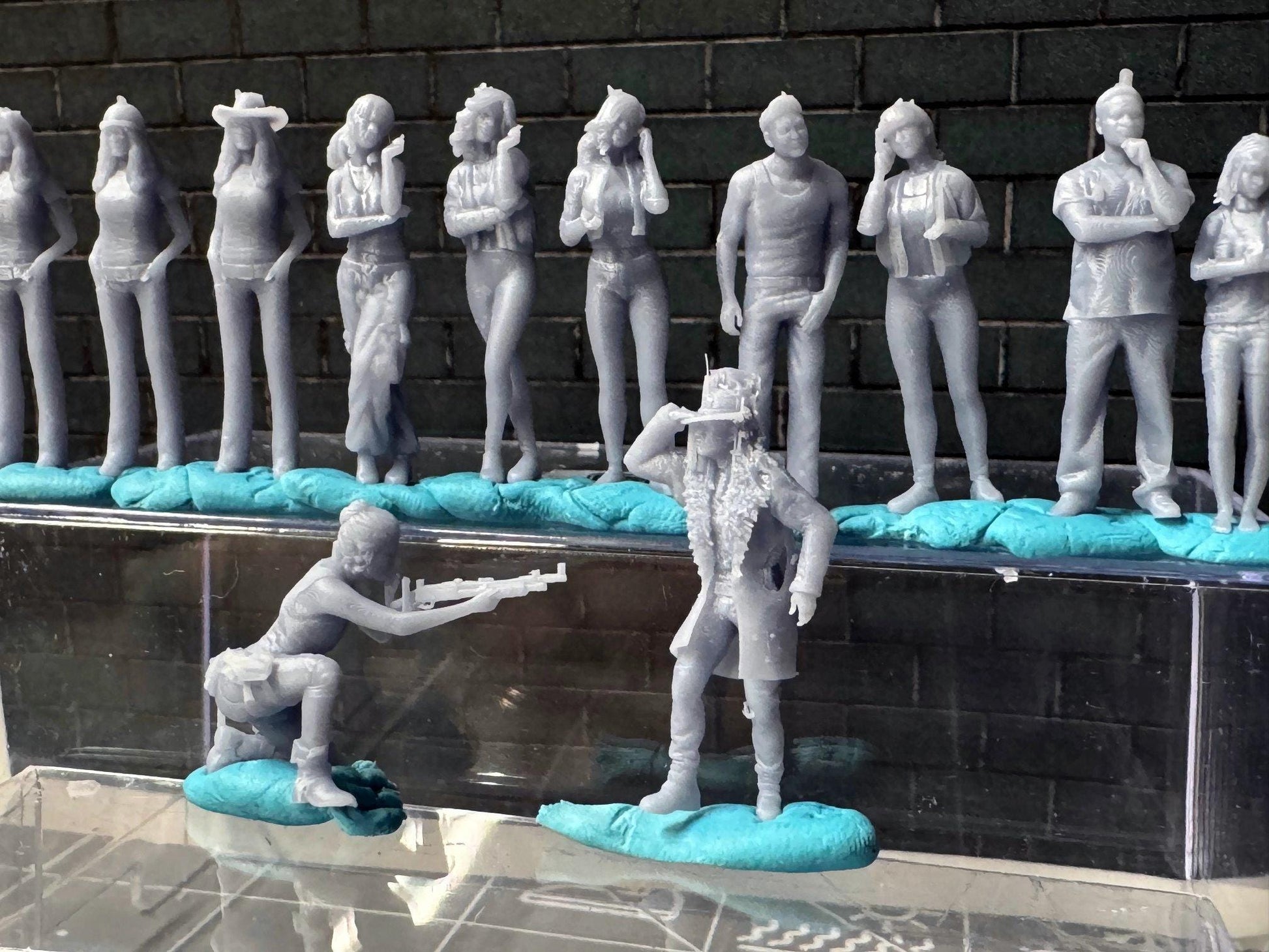 Double G 1:64 Miniature Human Figures - Unpainted - great for Dioramas - Made in the USA LOT 712 Miniature 1.10 Misc People