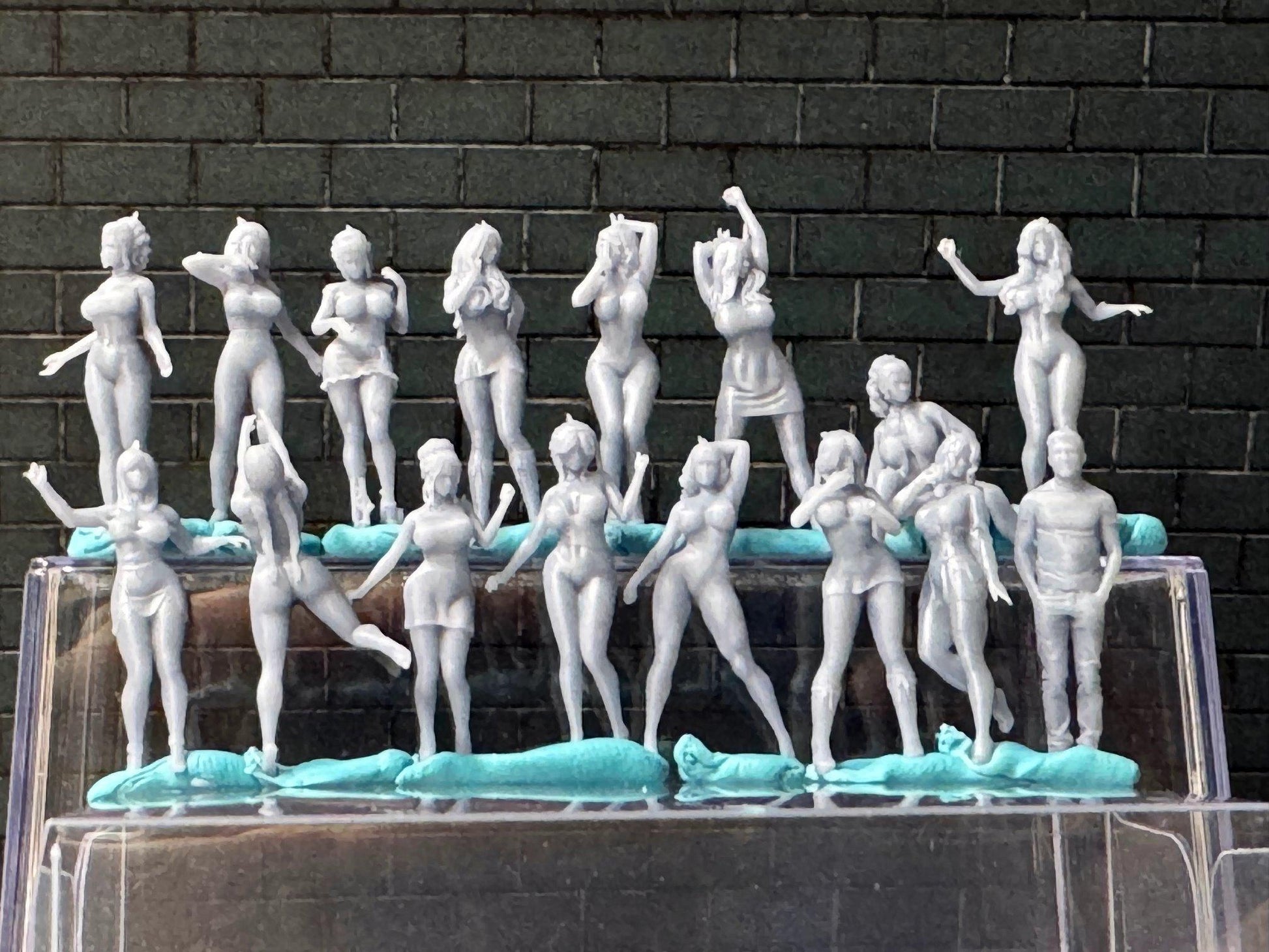 Double G 1:64 Miniature Human Figures - Unpainted - great for Dioramas - Made in the USA LOT 713 Miniature 1.10 Misc People