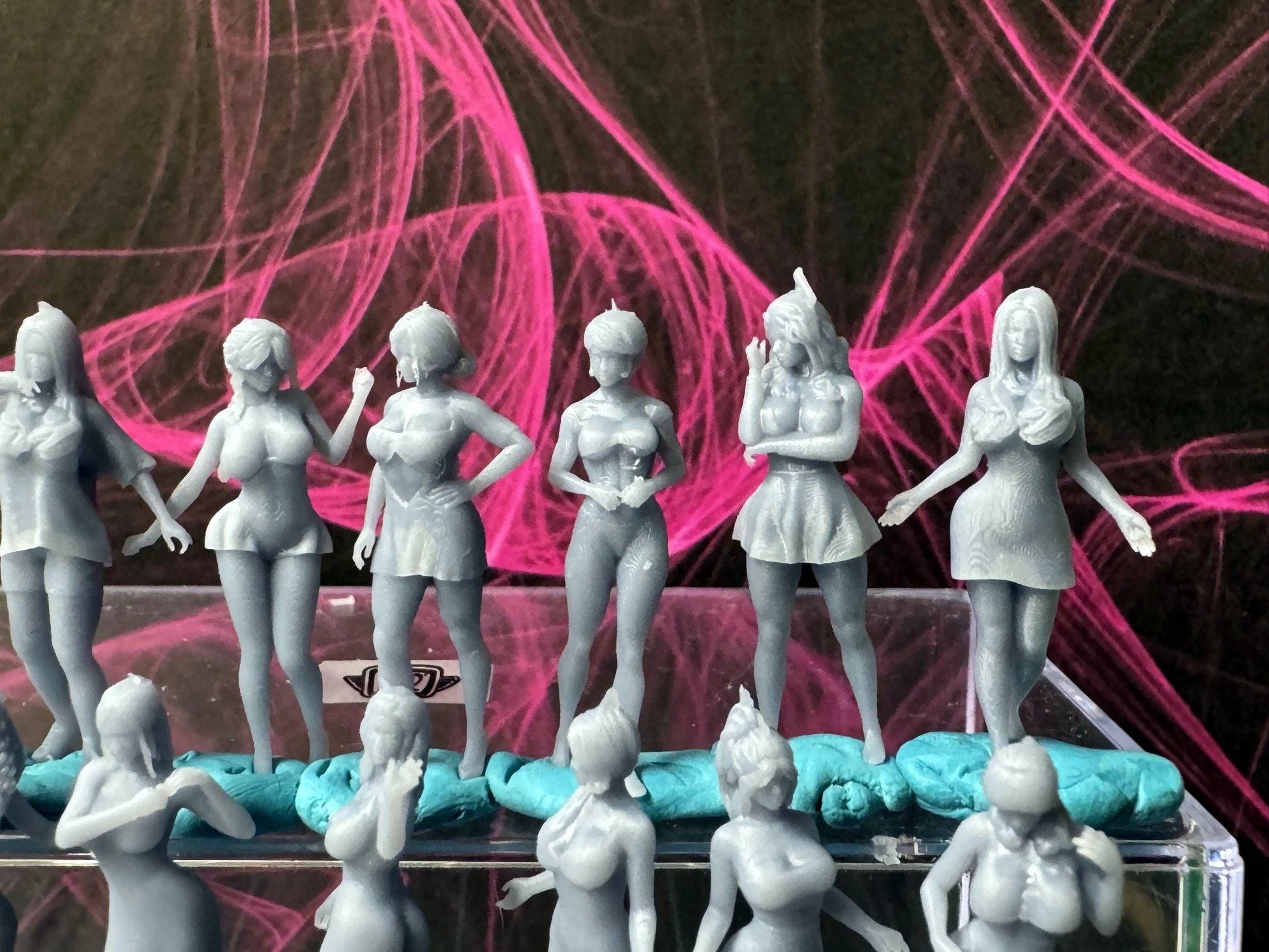 Double G 1:64 Miniature Human Figures - Unpainted - great for Dioramas - Made in the USA LOT 714 Miniature 1.10 Misc People