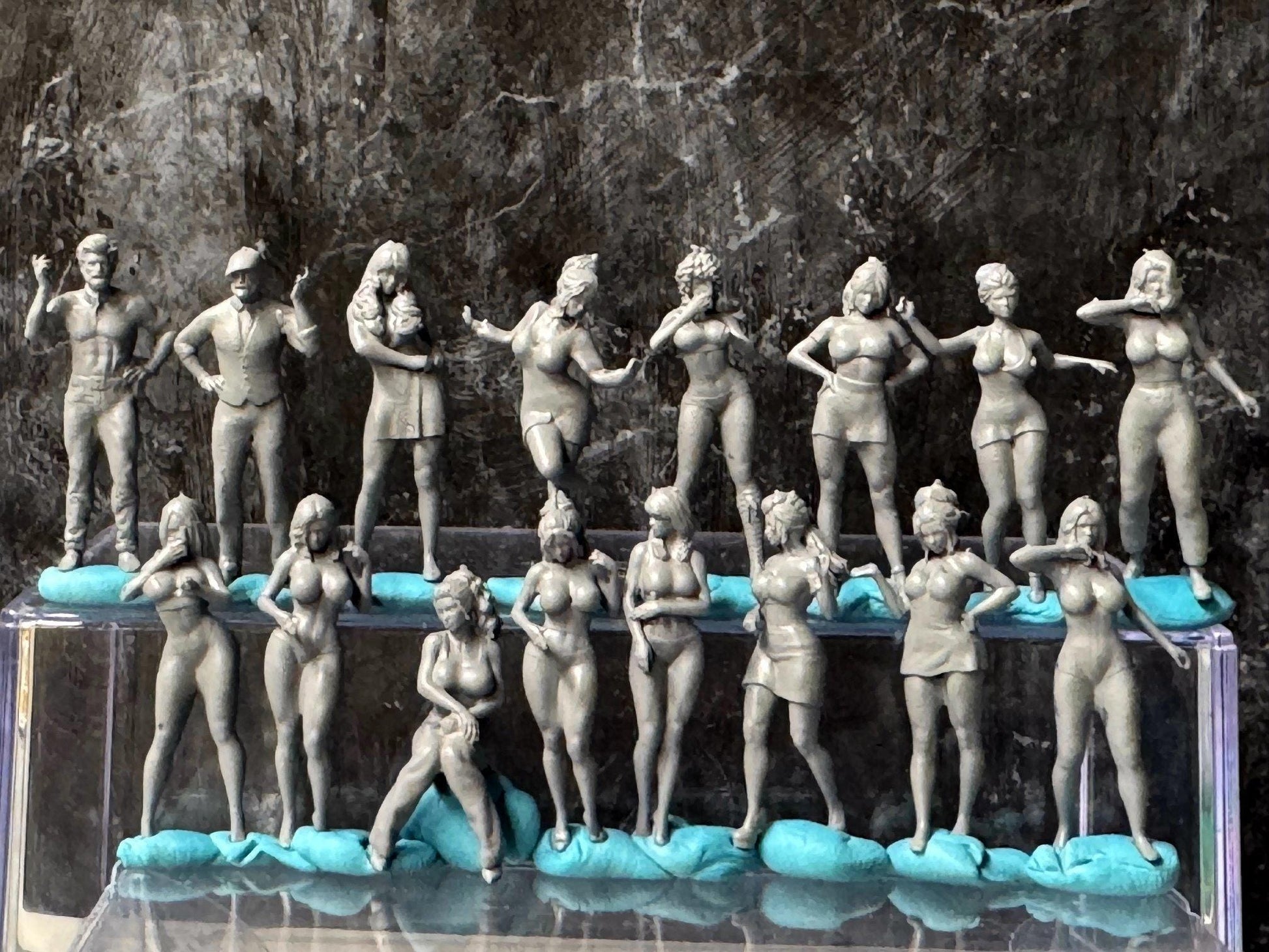 Double G 1:64 Miniature Human Figures - Unpainted - great for Dioramas - Made in the USA LOT 715 Miniature 1.10 Misc People