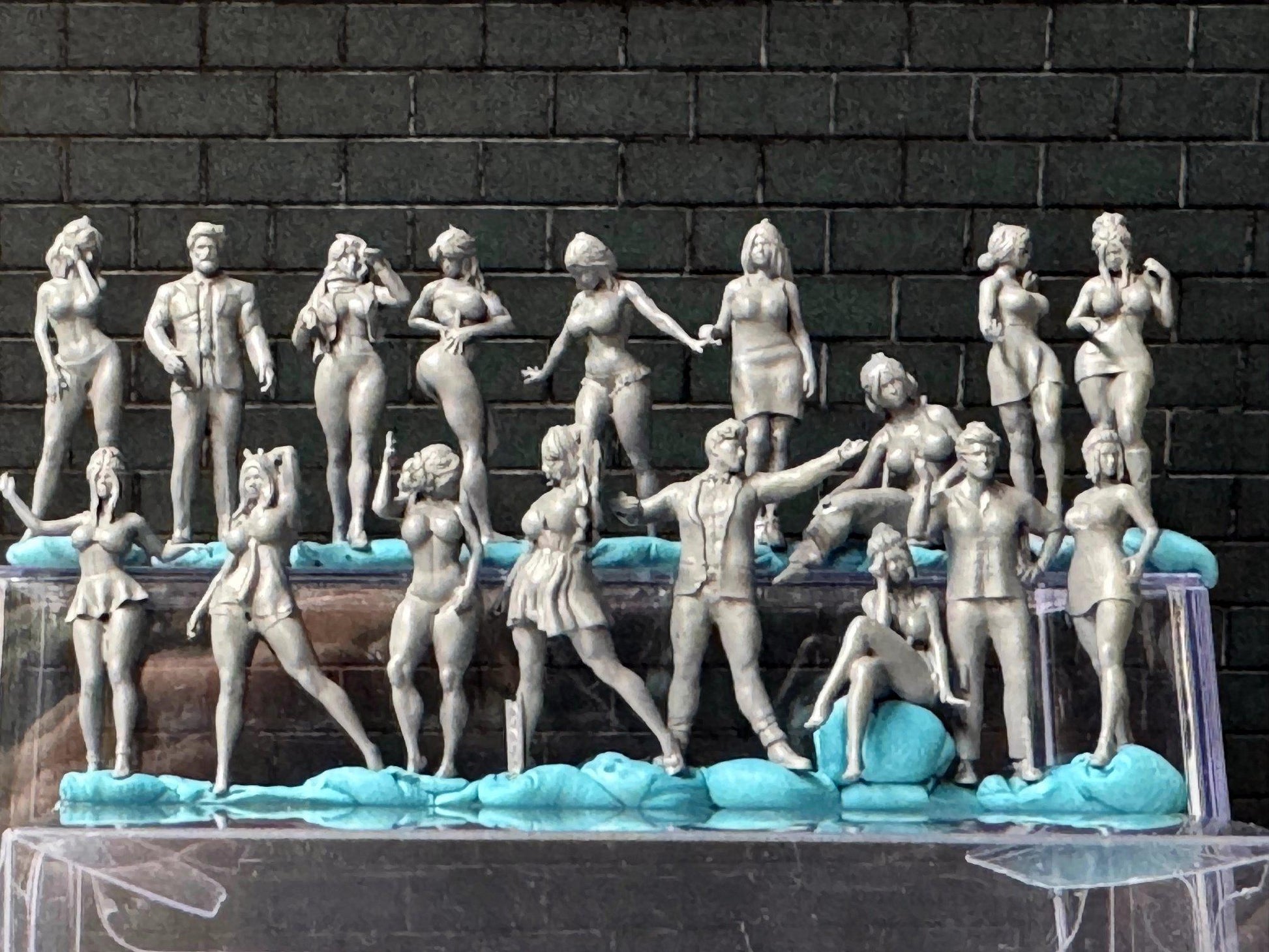 Double G 1:64 Miniature Human Figures - Unpainted - great for Dioramas - Made in the USA LOT 716 Miniature 1.10 Misc People