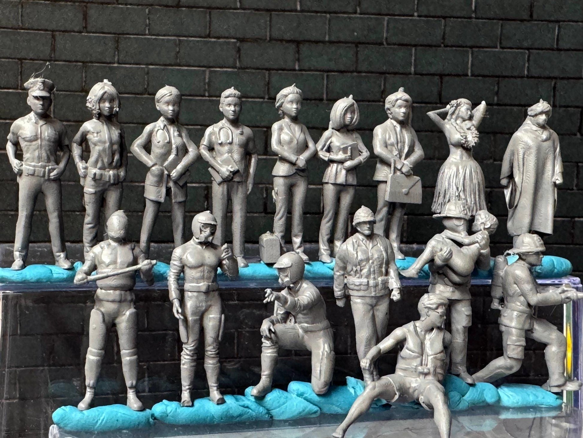 Double G 1:64 Miniature Human Figures - Unpainted - great for Dioramas - Made in the USA LOT 707 Miniature 1.10 Misc People