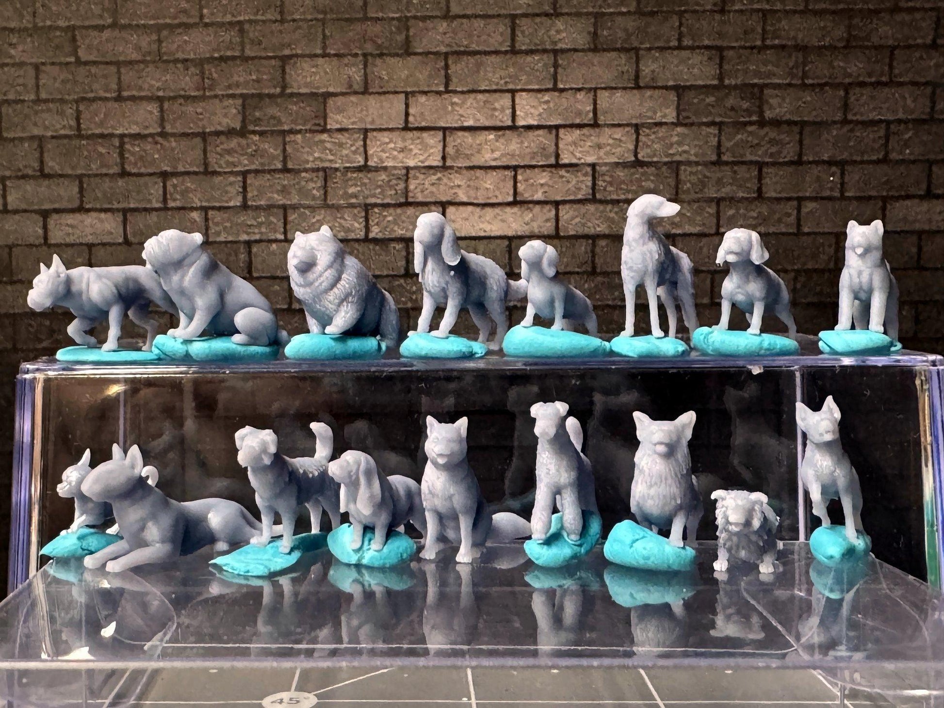 Double G 1:64 Miniature Human Figures - Unpainted - great for Dioramas - Made in the USA LOT 721 Miniature 1.10 Various Dogs