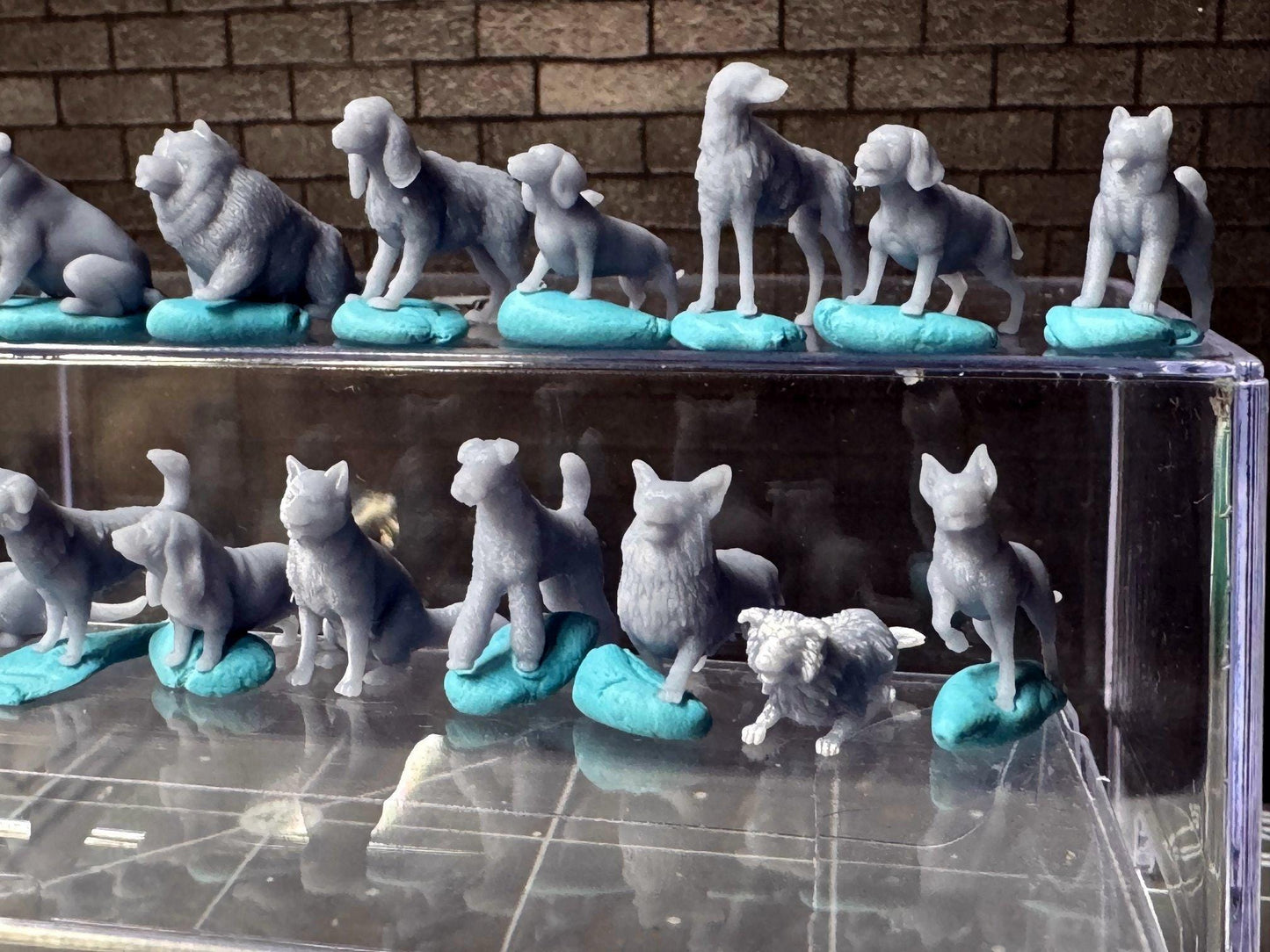 Double G 1:64 Miniature Human Figures - Unpainted - great for Dioramas - Made in the USA LOT 721 Miniature 1.10 Various Dogs