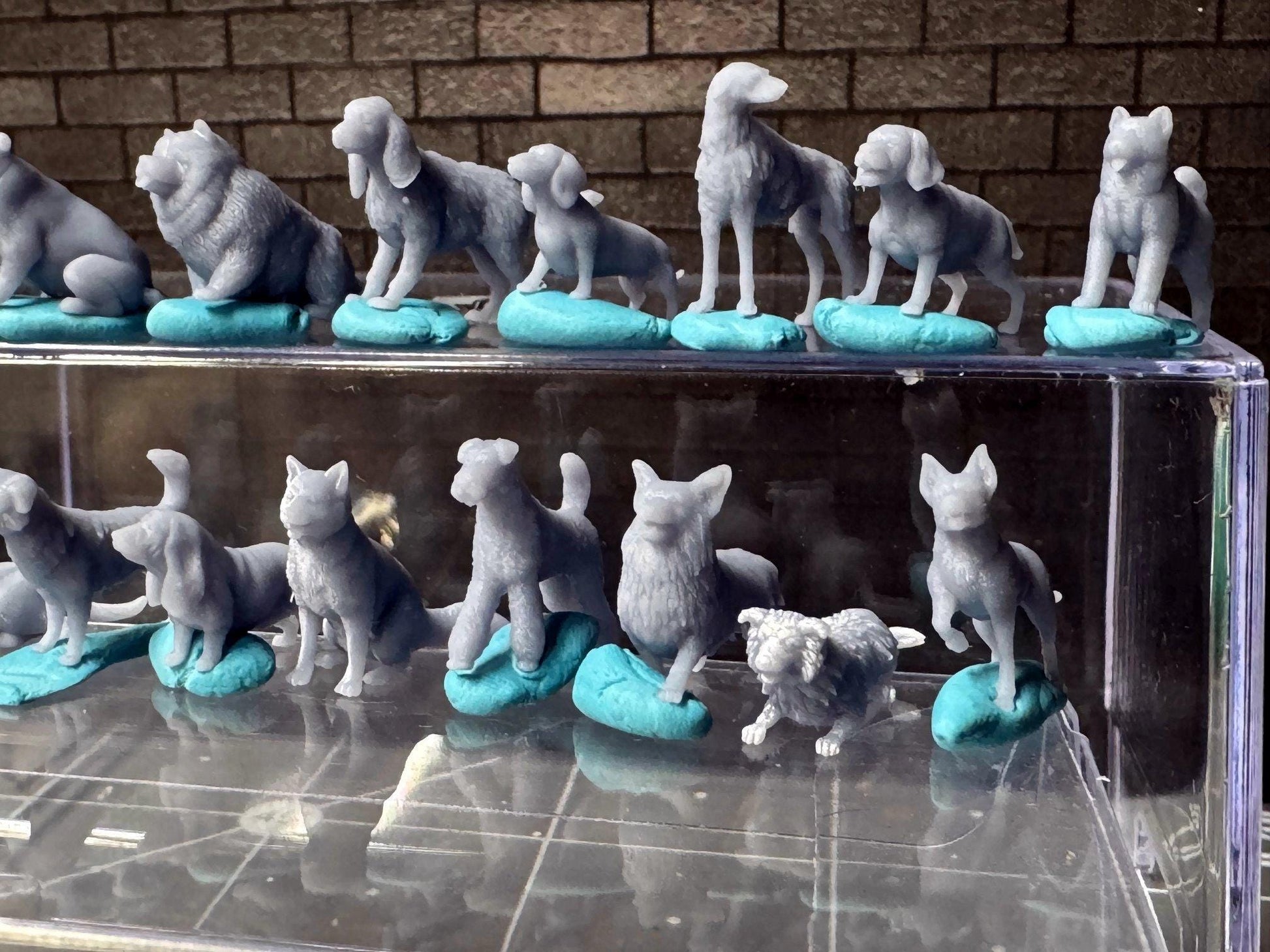 Double G 1:64 Miniature Human Figures - Unpainted - great for Dioramas - Made in the USA LOT 721 Miniature 1.10 Various Dogs