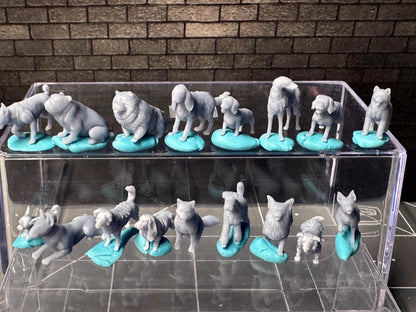 Double G 1:64 Miniature Human Figures - Unpainted - great for Dioramas - Made in the USA LOT 721 Miniature 1.10 Various Dogs