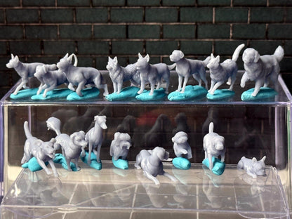 Double G 1:64 Miniature Human Figures - Unpainted - great for Dioramas - Made in the USA LOT 722 Miniature 1.10 Various Dogs