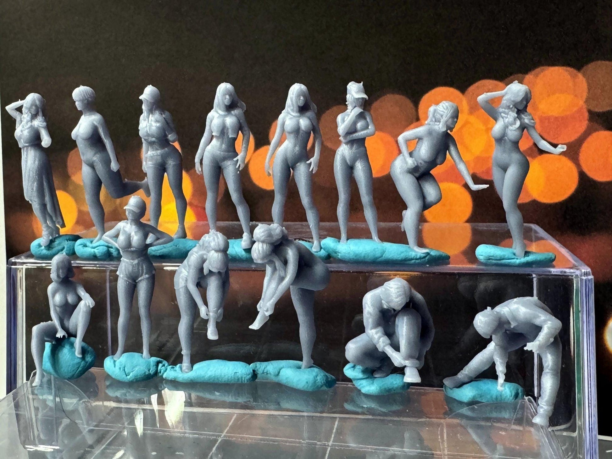 Double G 1:64 Miniature Human Figures - Unpainted - great for Dioramas - Made in the USA LOT 724 Miniature 1.10 Misc People