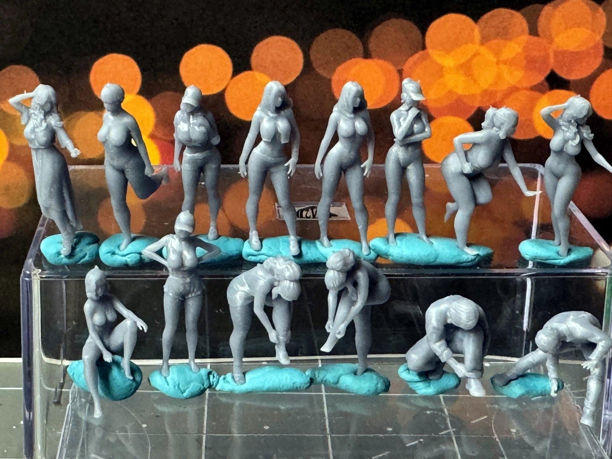 Double G 1:64 Miniature Human Figures - Unpainted - great for Dioramas - Made in the USA LOT 724 Miniature 1.10 Misc People