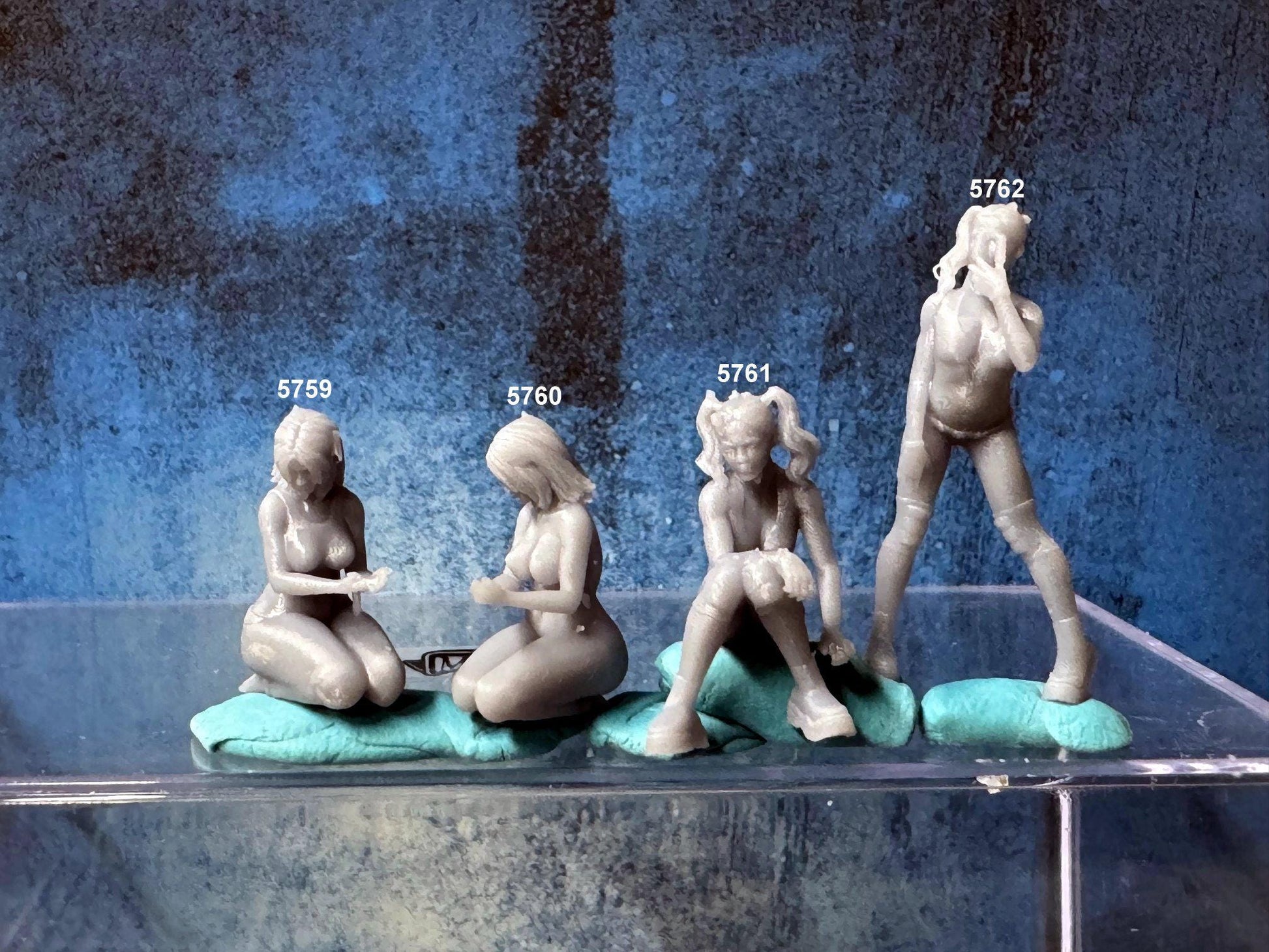 Double G 1:64 Miniature Human Figures - Unpainted - great for Dioramas - Made in the USA LOT 727 Miniature 1.10 Misc People