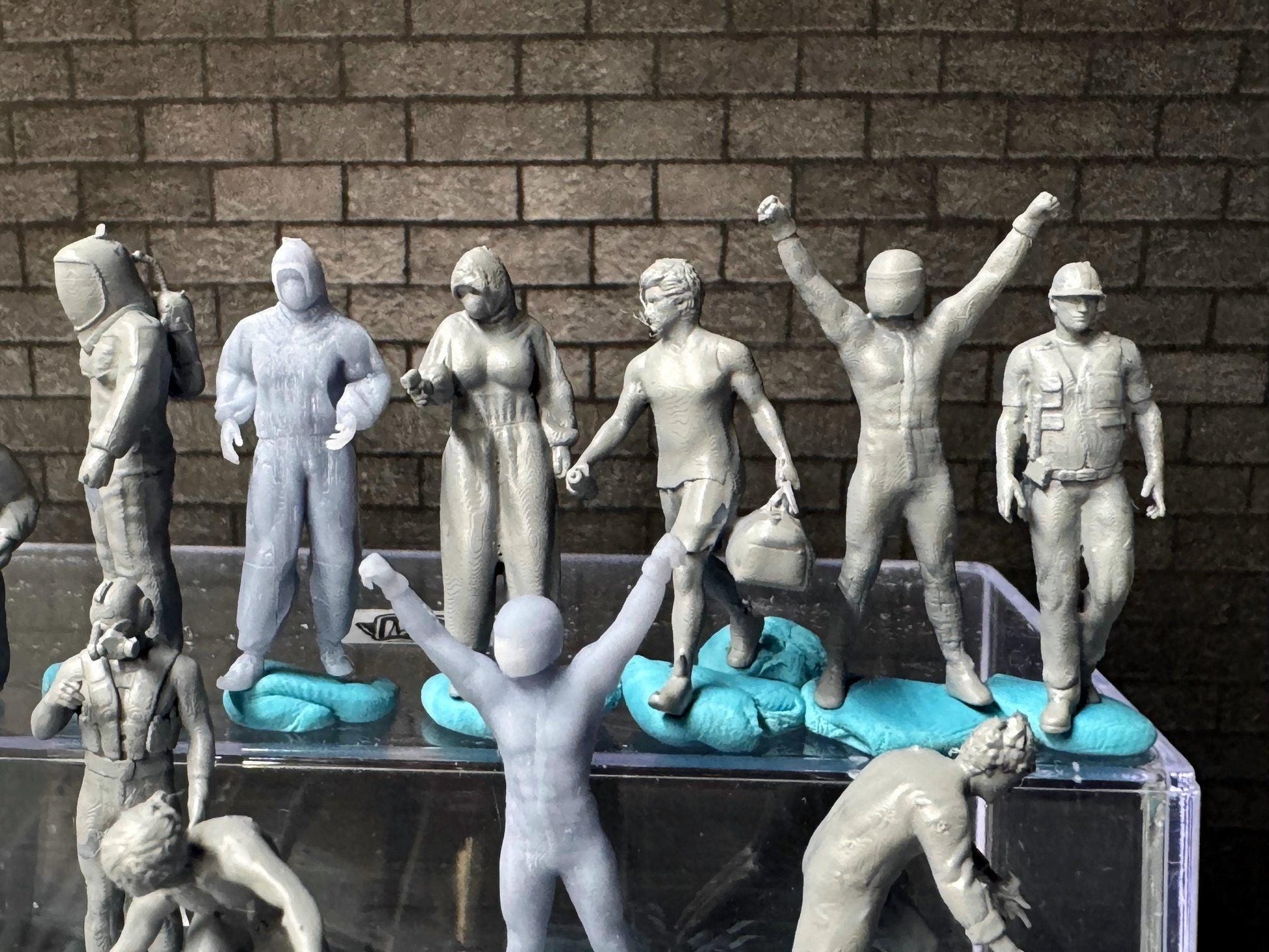 Double G 1:64 Miniature Human Figures - Unpainted - great for Dioramas - Made in the USA LOT 708 Miniature 1.10 Misc People