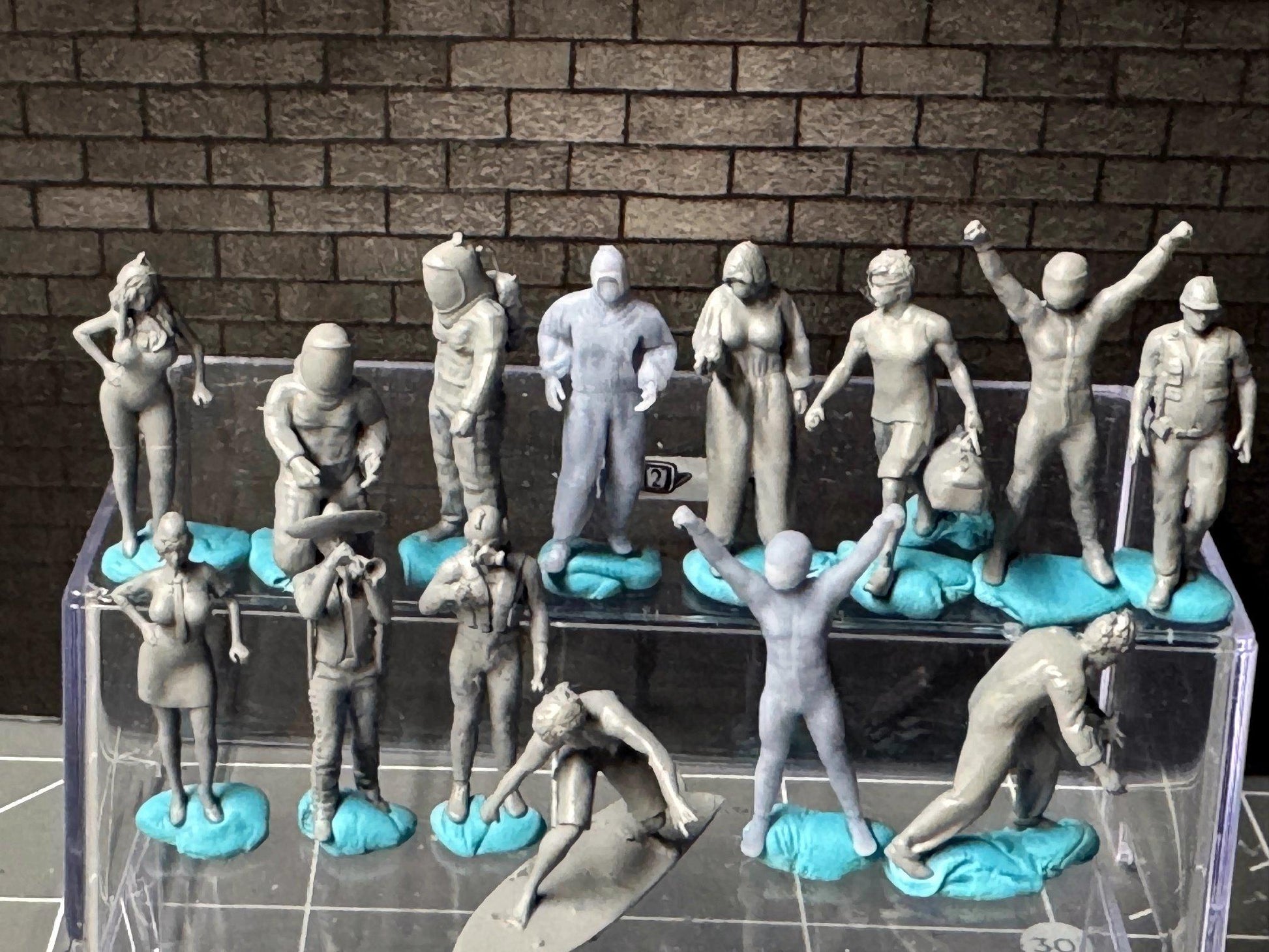 Double G 1:64 Miniature Human Figures - Unpainted - great for Dioramas - Made in the USA LOT 708 Miniature 1.10 Misc People