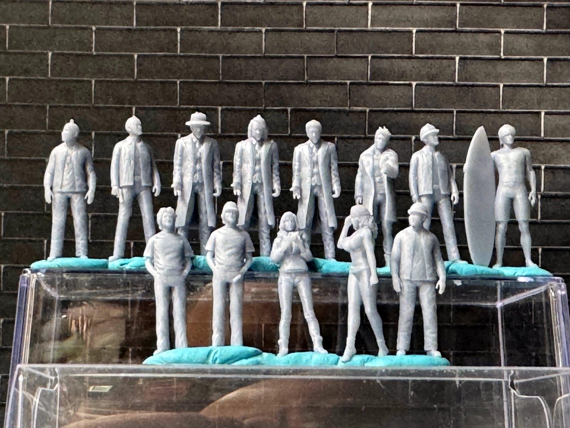 Double G 1:64 Miniature Human Figures - Unpainted - great for Dioramas - Made in the USA LOT 711 Miniature 1.10 Misc People
