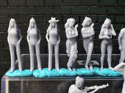 Double G 1:64 Miniature Human Figures - Unpainted - great for Dioramas - Made in the USA LOT 712 Miniature 1.10 Misc People