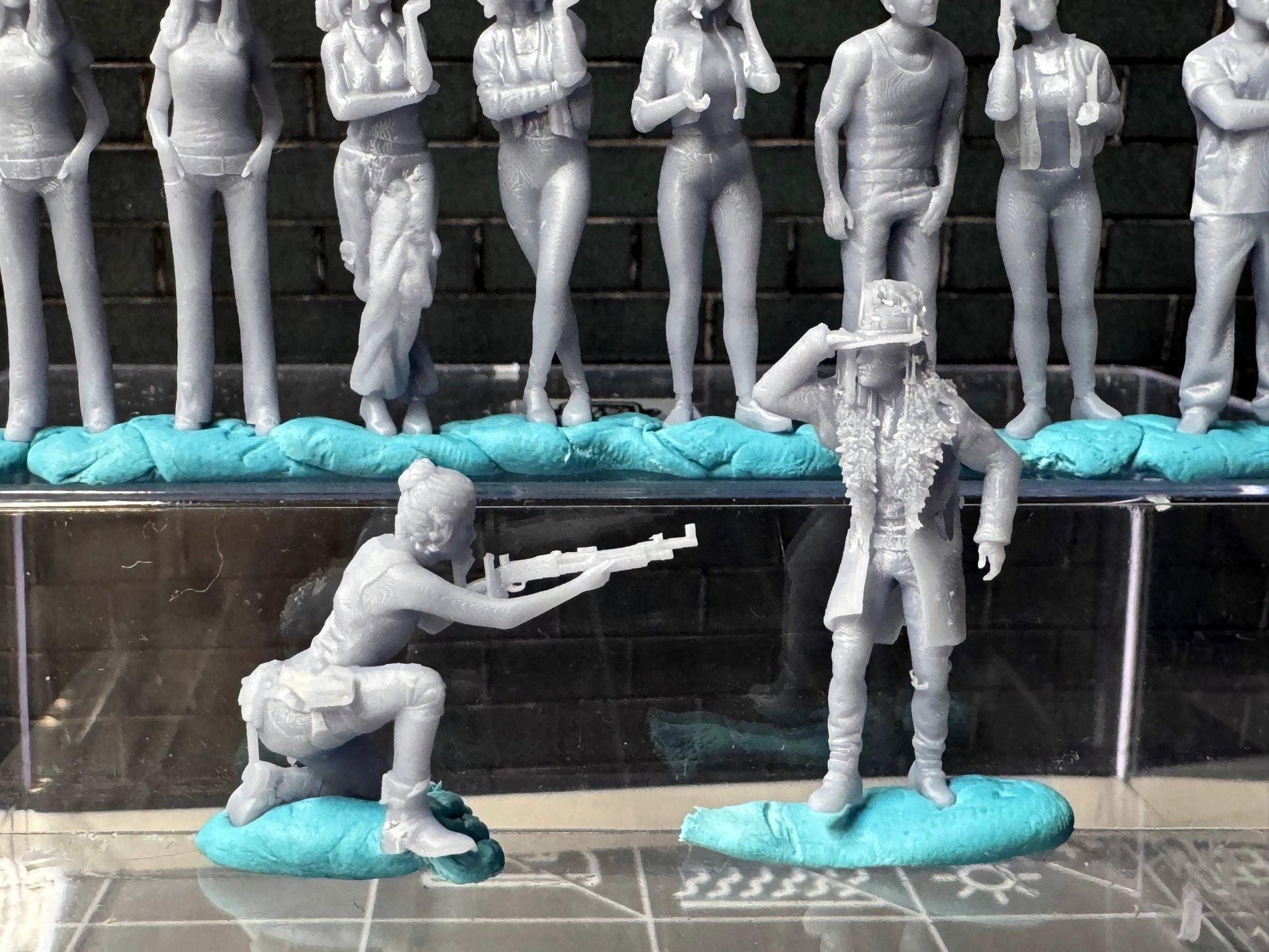 Double G 1:64 Miniature Human Figures - Unpainted - great for Dioramas - Made in the USA LOT 712 Miniature 1.10 Misc People