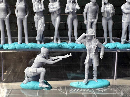 Double G 1:64 Miniature Human Figures - Unpainted - great for Dioramas - Made in the USA LOT 712 Miniature 1.10 Misc People