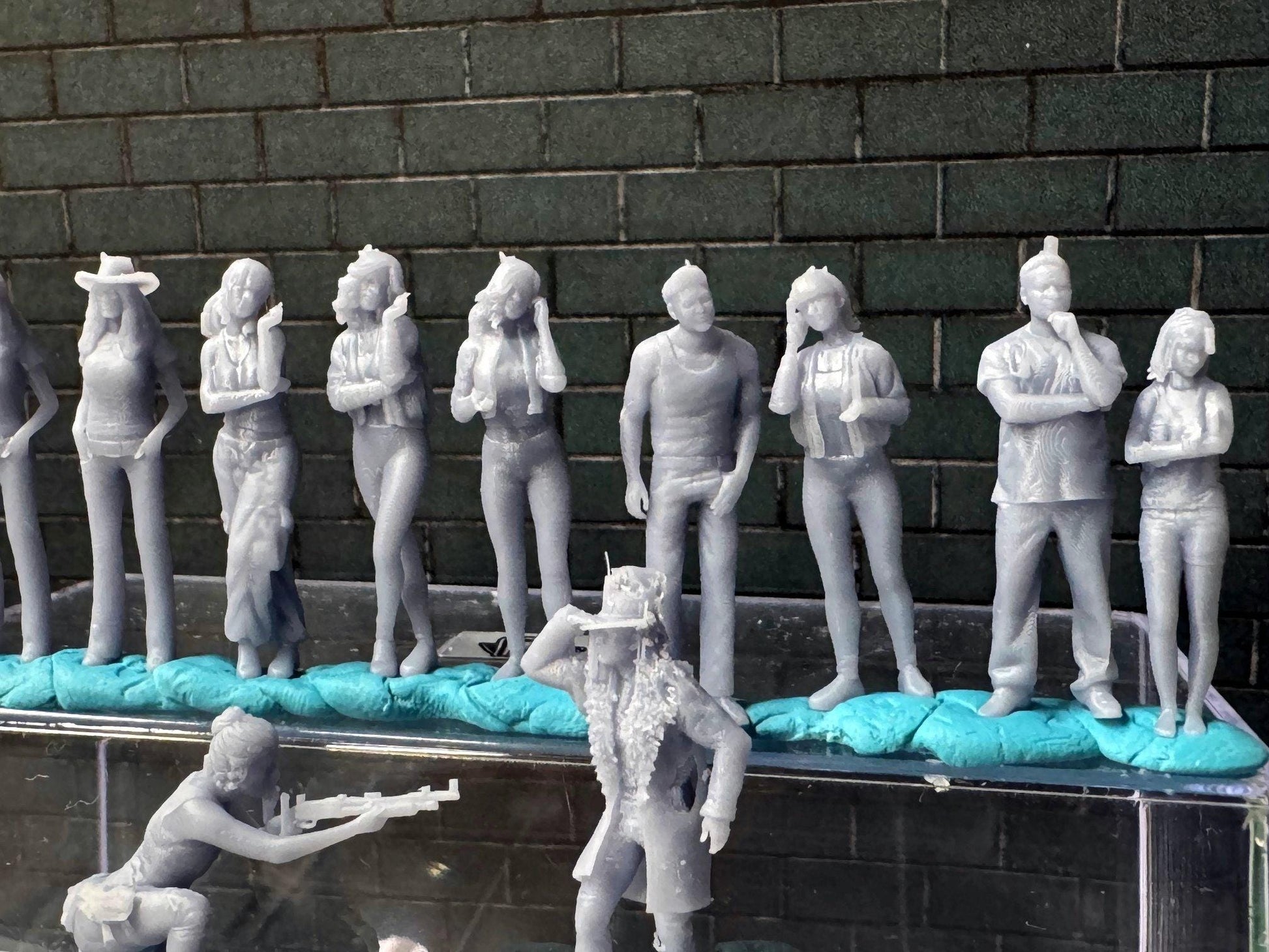 Double G 1:64 Miniature Human Figures - Unpainted - great for Dioramas - Made in the USA LOT 712 Miniature 1.10 Misc People