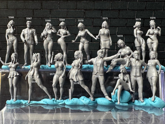 Double G 1:64 Miniature Human Figures - Unpainted - great for Dioramas - Made in the USA LOT 716 Miniature 1.10 Misc People