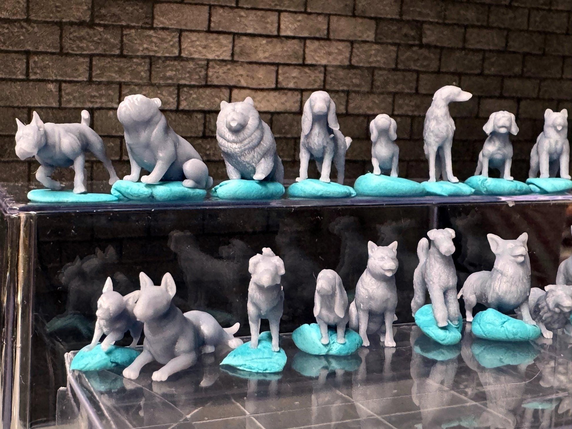 Double G 1:64 Miniature Human Figures - Unpainted - great for Dioramas - Made in the USA LOT 721 Miniature 1.10 Various Dogs