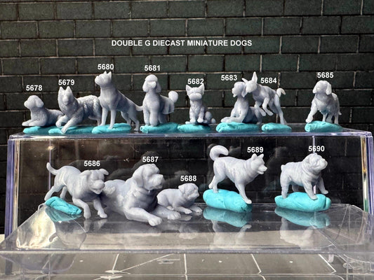 Double G 1:64 Miniature Human Figures - Unpainted - great for Dioramas - Made in the USA LOT 723 Miniature 1.10 Various Dogs