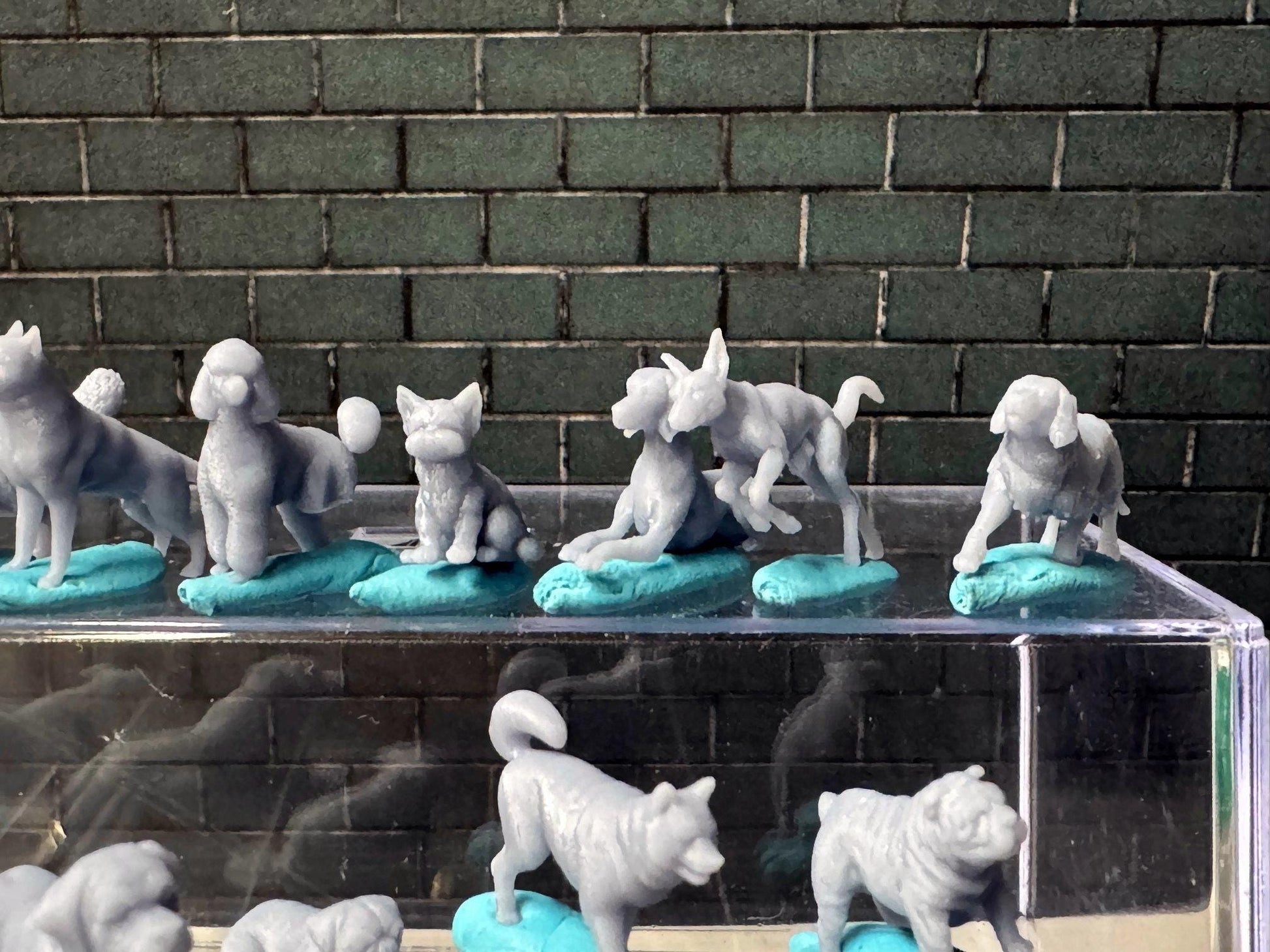 Double G 1:64 Miniature Human Figures - Unpainted - great for Dioramas - Made in the USA LOT 723 Miniature 1.10 Various Dogs
