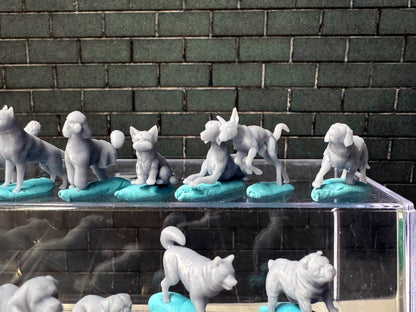 Double G 1:64 Miniature Human Figures - Unpainted - great for Dioramas - Made in the USA LOT 723 Miniature 1.10 Various Dogs
