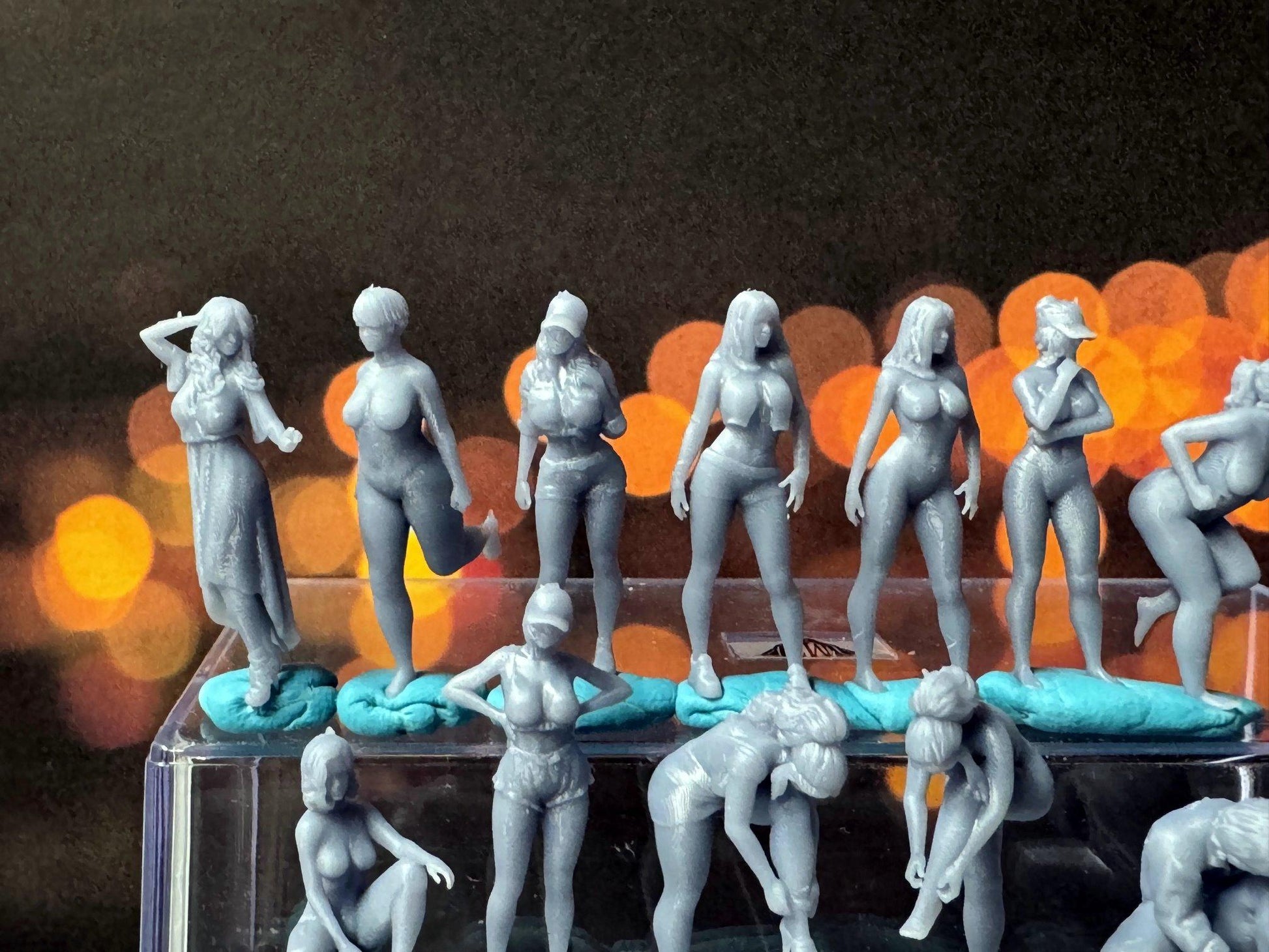 Double G 1:64 Miniature Human Figures - Unpainted - great for Dioramas - Made in the USA LOT 724 Miniature 1.10 Misc People