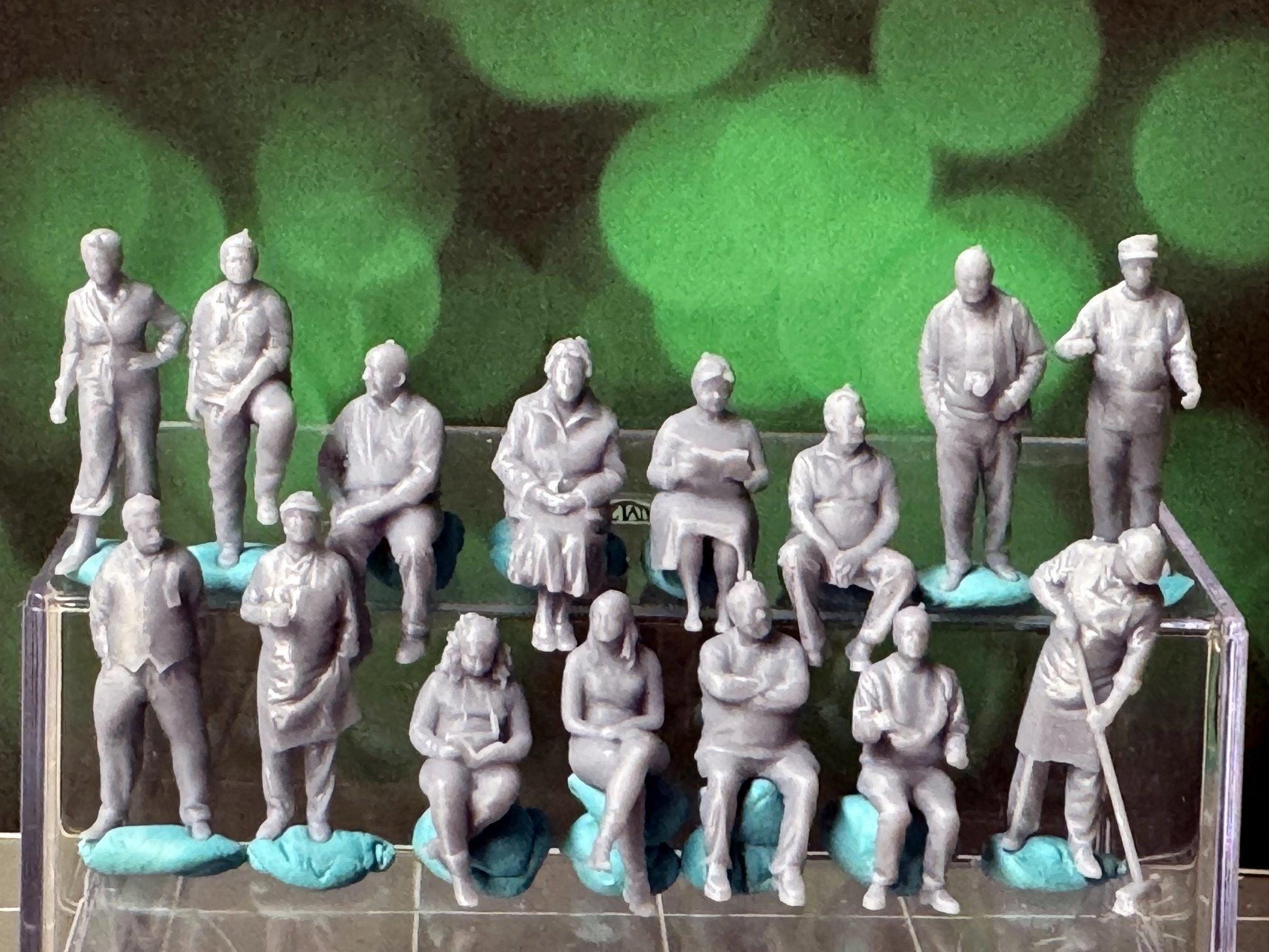 Double G 1:64 Miniature Human Figures - Unpainted - great for Dioramas - Made in the USA LOT 725 Miniature 1.10 Misc People