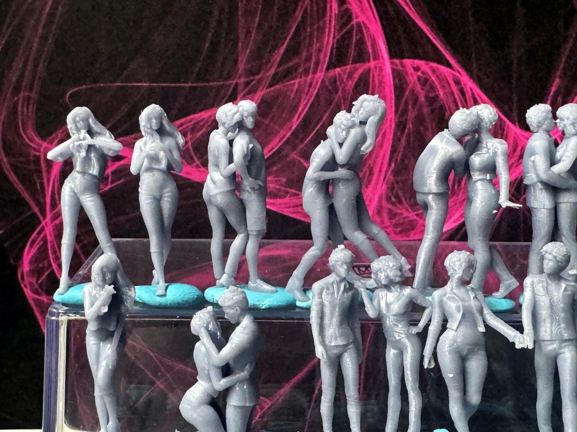 Double G 1:64 Miniature Human Figures - Unpainted - great for Dioramas - Made in the USA LOT 732 Miniature 1.10 Couples