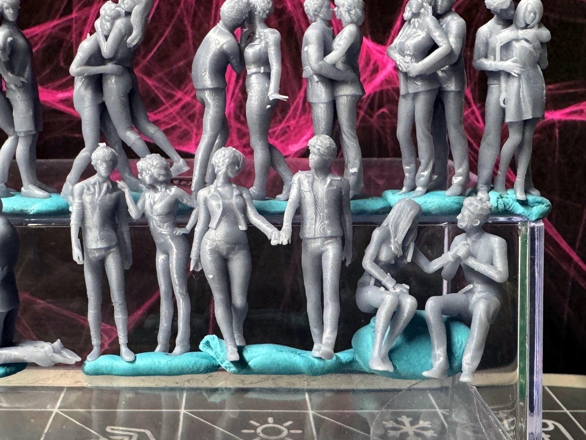 Double G 1:64 Miniature Human Figures - Unpainted - great for Dioramas - Made in the USA LOT 732 Miniature 1.10 Couples
