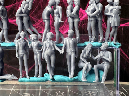 Double G 1:64 Miniature Human Figures - Unpainted - great for Dioramas - Made in the USA LOT 732 Miniature 1.10 Couples