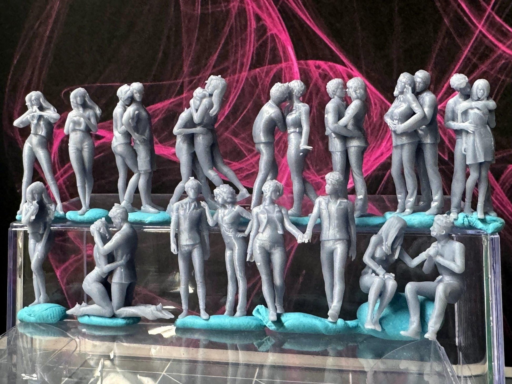 Double G 1:64 Miniature Human Figures - Unpainted - great for Dioramas - Made in the USA LOT 732 Miniature 1.10 Couples