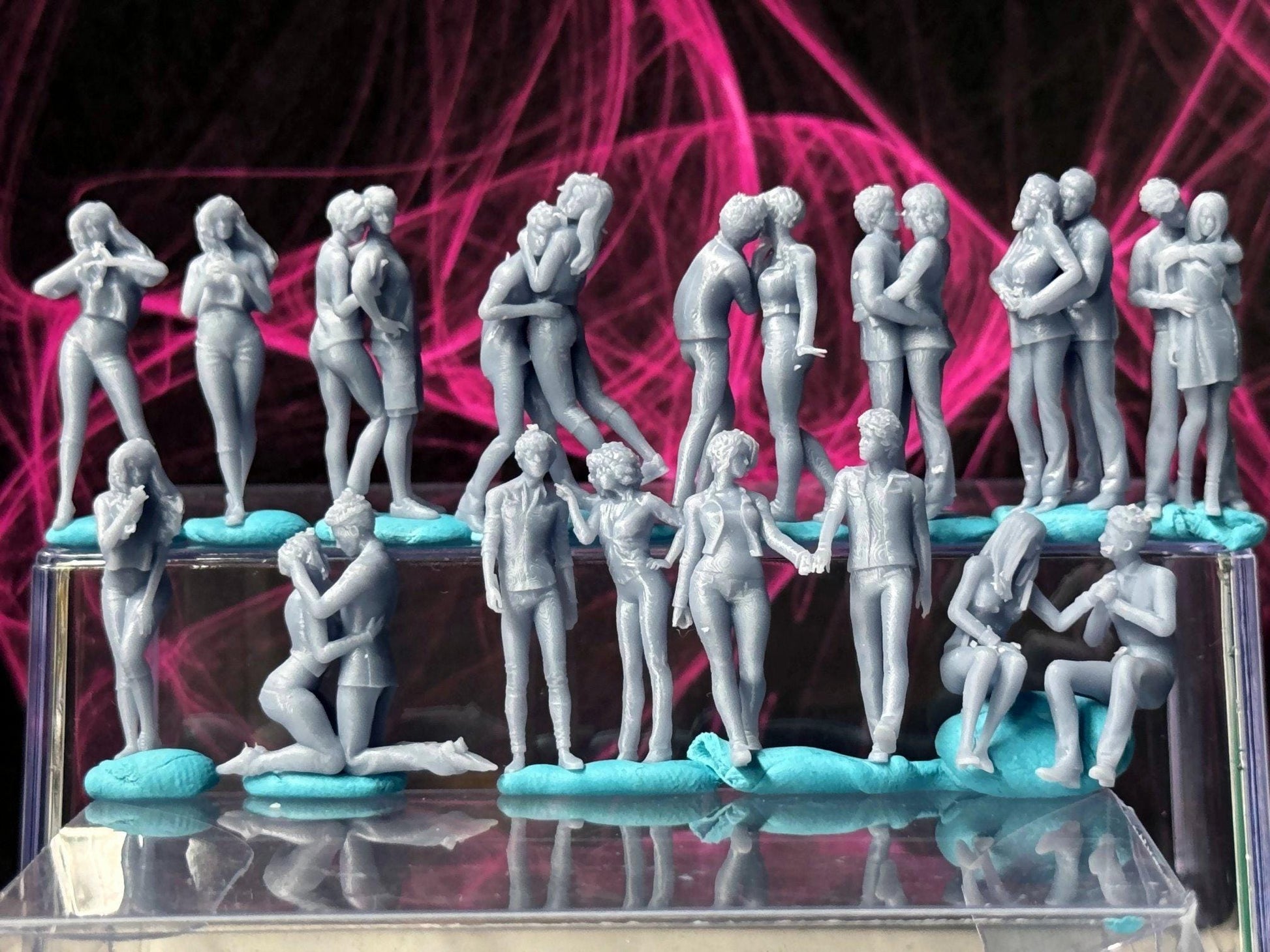 Double G 1:64 Miniature Human Figures - Unpainted - great for Dioramas - Made in the USA LOT 732 Miniature 1.10 Couples