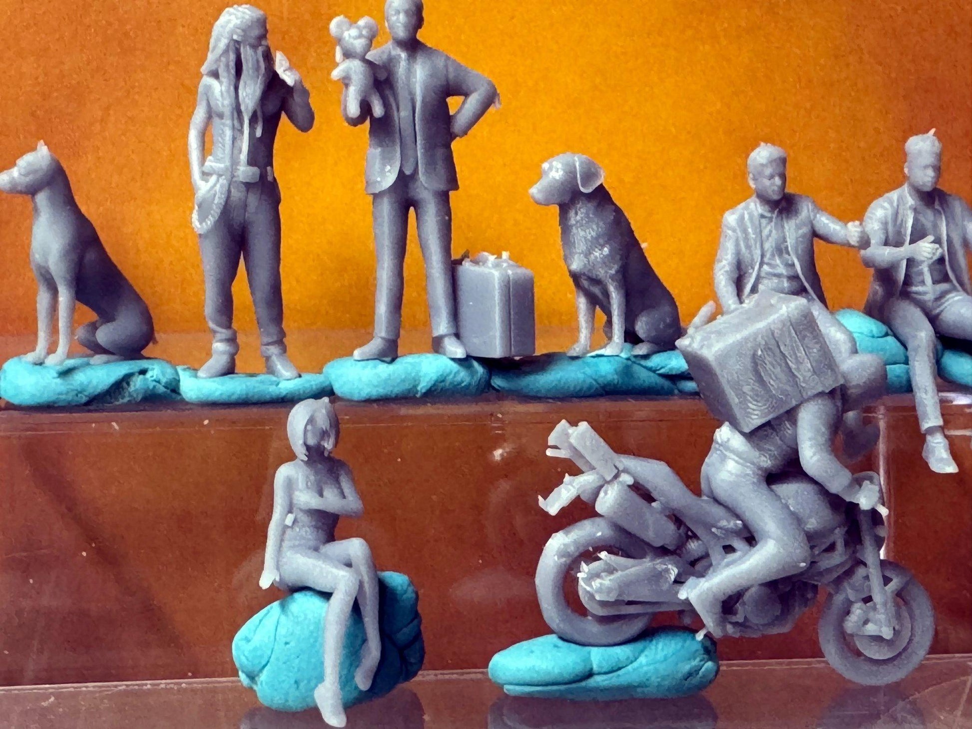 Double G 1:64 Miniature Human Figures - Unpainted - great for Dioramas - Made in the USA LOT 737 Miniature 1.10 Misc People