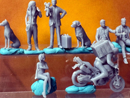 Double G 1:64 Miniature Human Figures - Unpainted - great for Dioramas - Made in the USA LOT 737 Miniature 1.10 Misc People
