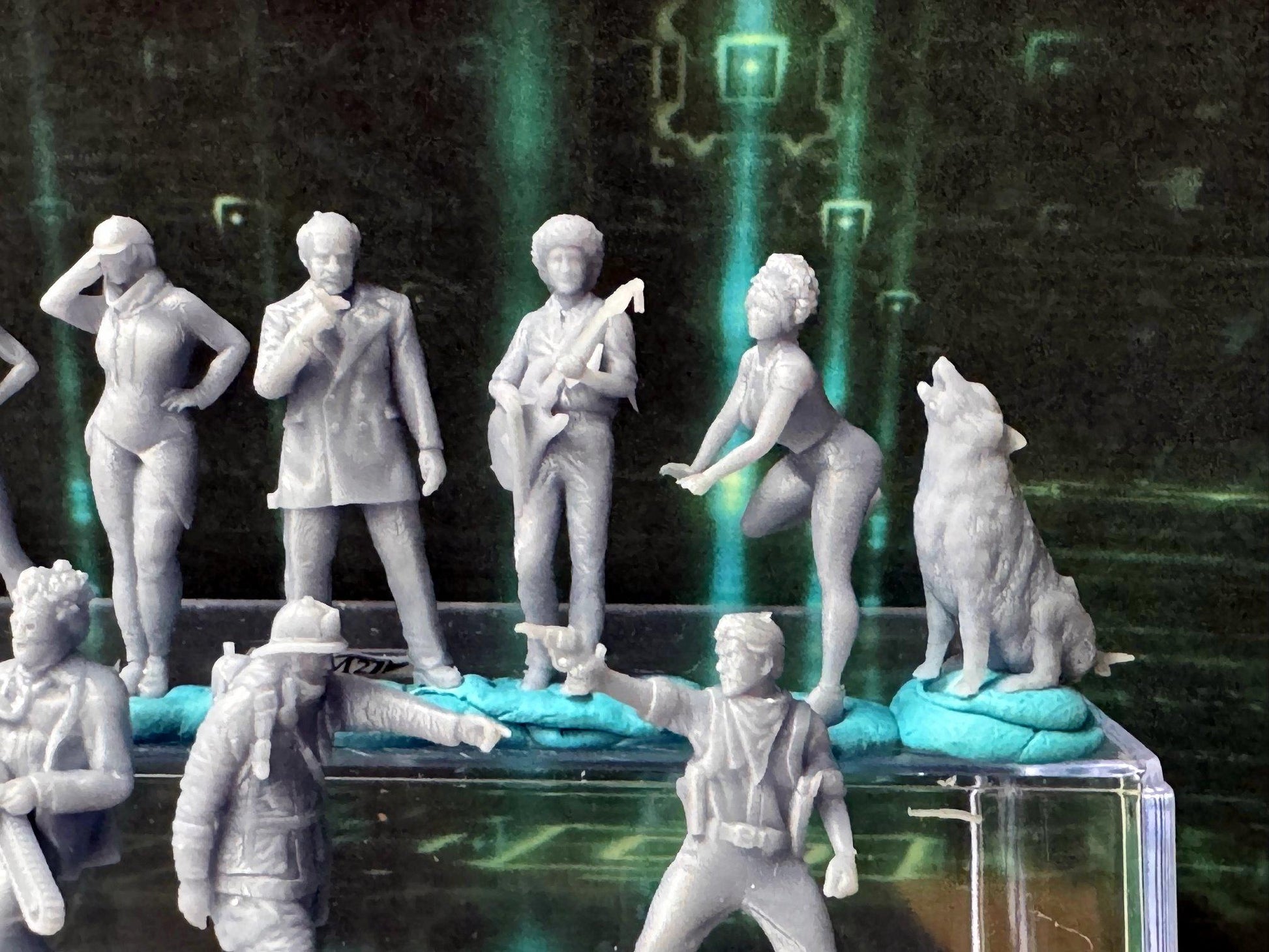 Double G 1:64 Miniature Human Figures - Unpainted - great for Dioramas - Made in the USA LOT 740 Miniature 1.10 Misc People