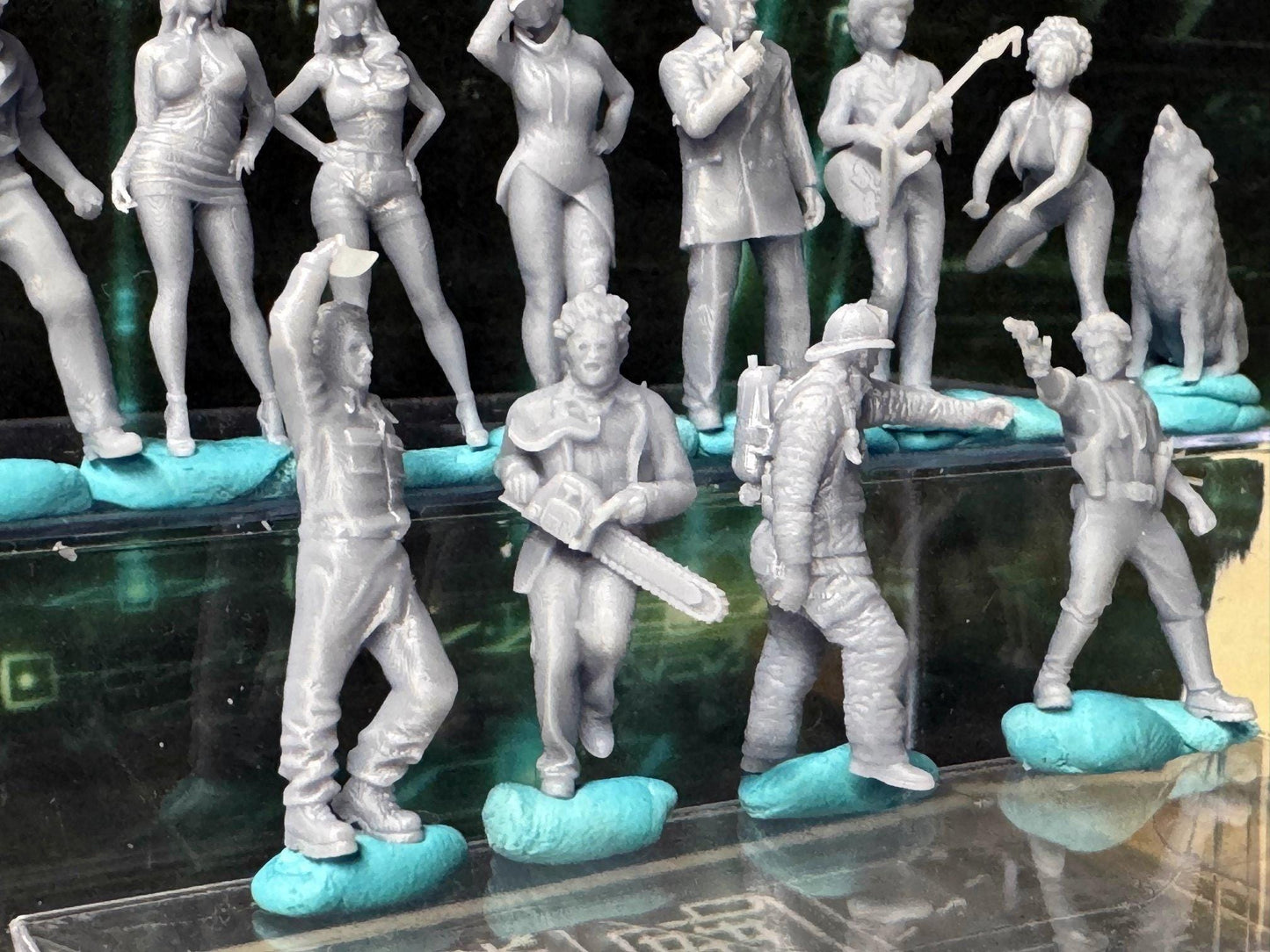 Double G 1:64 Miniature Human Figures - Unpainted - great for Dioramas - Made in the USA LOT 740 Miniature 1.10 Misc People