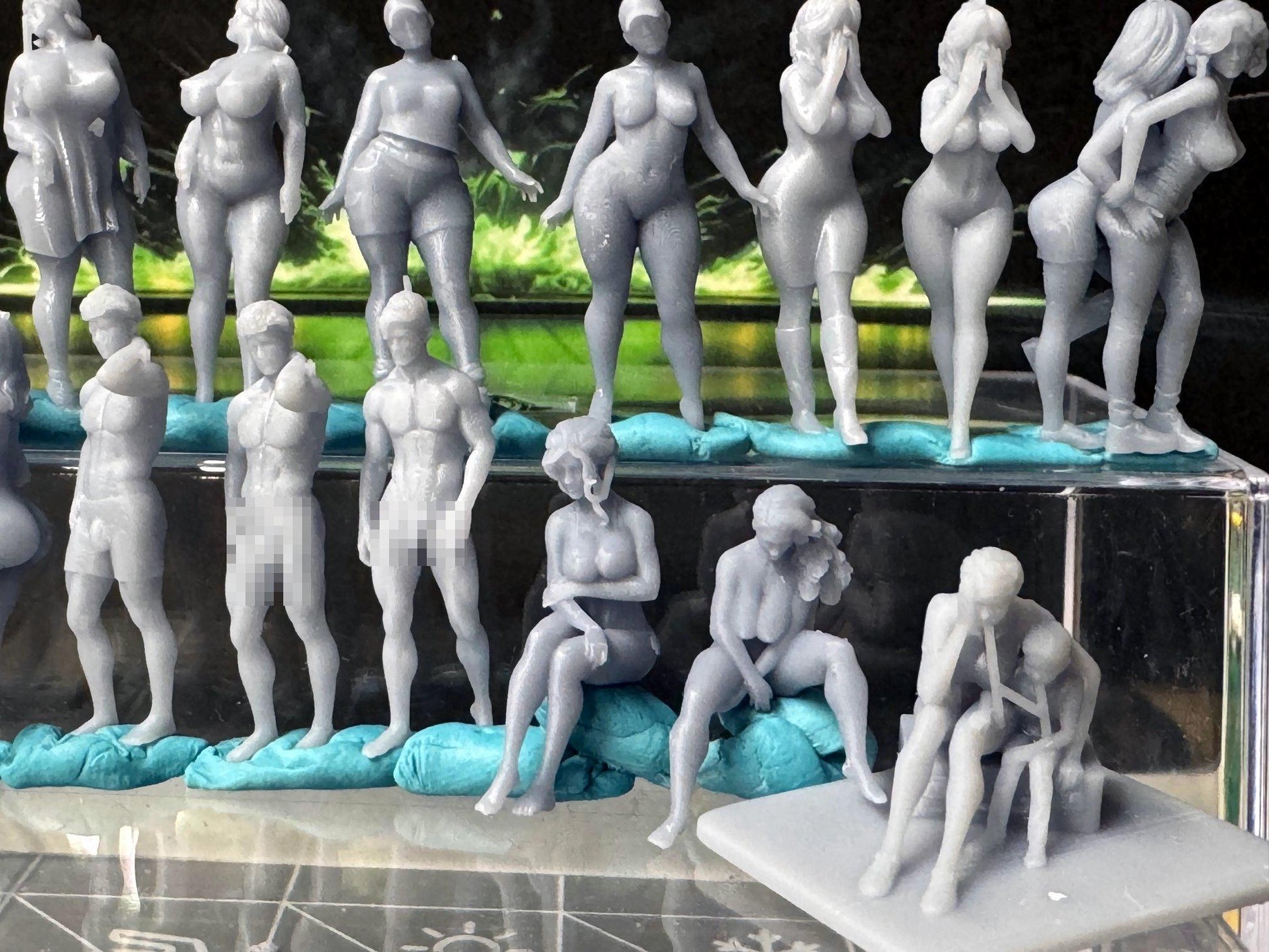 Double G 1:64 Miniature Human Figures - Unpainted - great for Dioramas - Made in the USA LOT 746 Miniature 1.10 Misc People