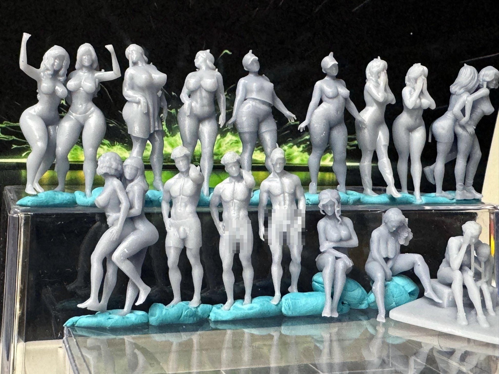 Double G 1:64 Miniature Human Figures - Unpainted - great for Dioramas - Made in the USA LOT 746 Miniature 1.10 Misc People