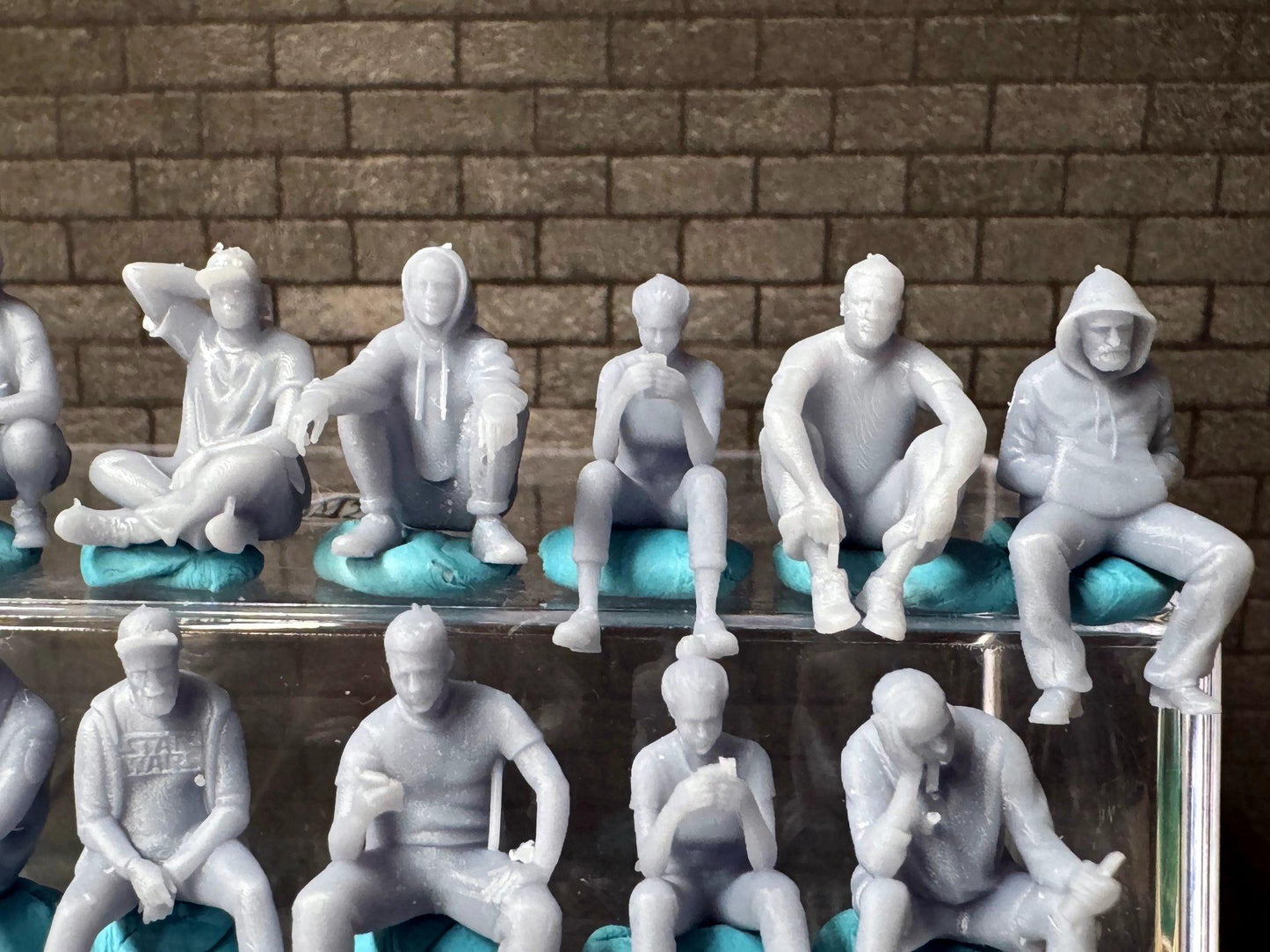 Double G 1:64 Miniature Human Figures - Unpainted - great for Dioramas - Made in the USA LOT 747 Miniature 1.10 Seated Figures