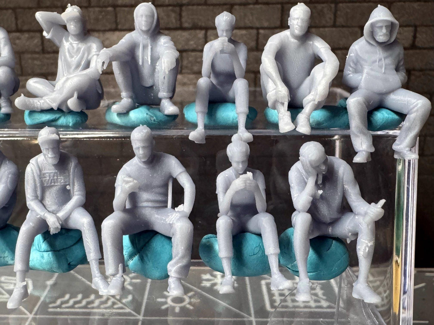 Double G 1:64 Miniature Human Figures - Unpainted - great for Dioramas - Made in the USA LOT 747 Miniature 1.10 Seated Figures