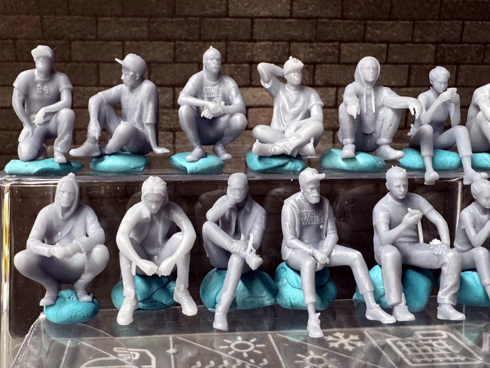 Double G 1:64 Miniature Human Figures - Unpainted - great for Dioramas - Made in the USA LOT 747 Miniature 1.10 Seated Figures